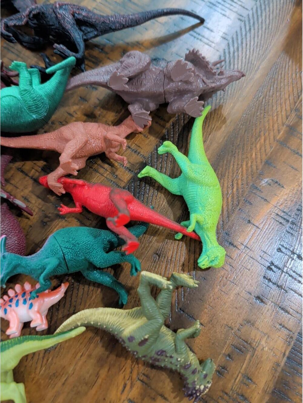 Over 20 Plastic Toy Dinosaur Lot